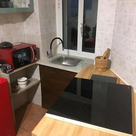 Pied At Terre Apartment